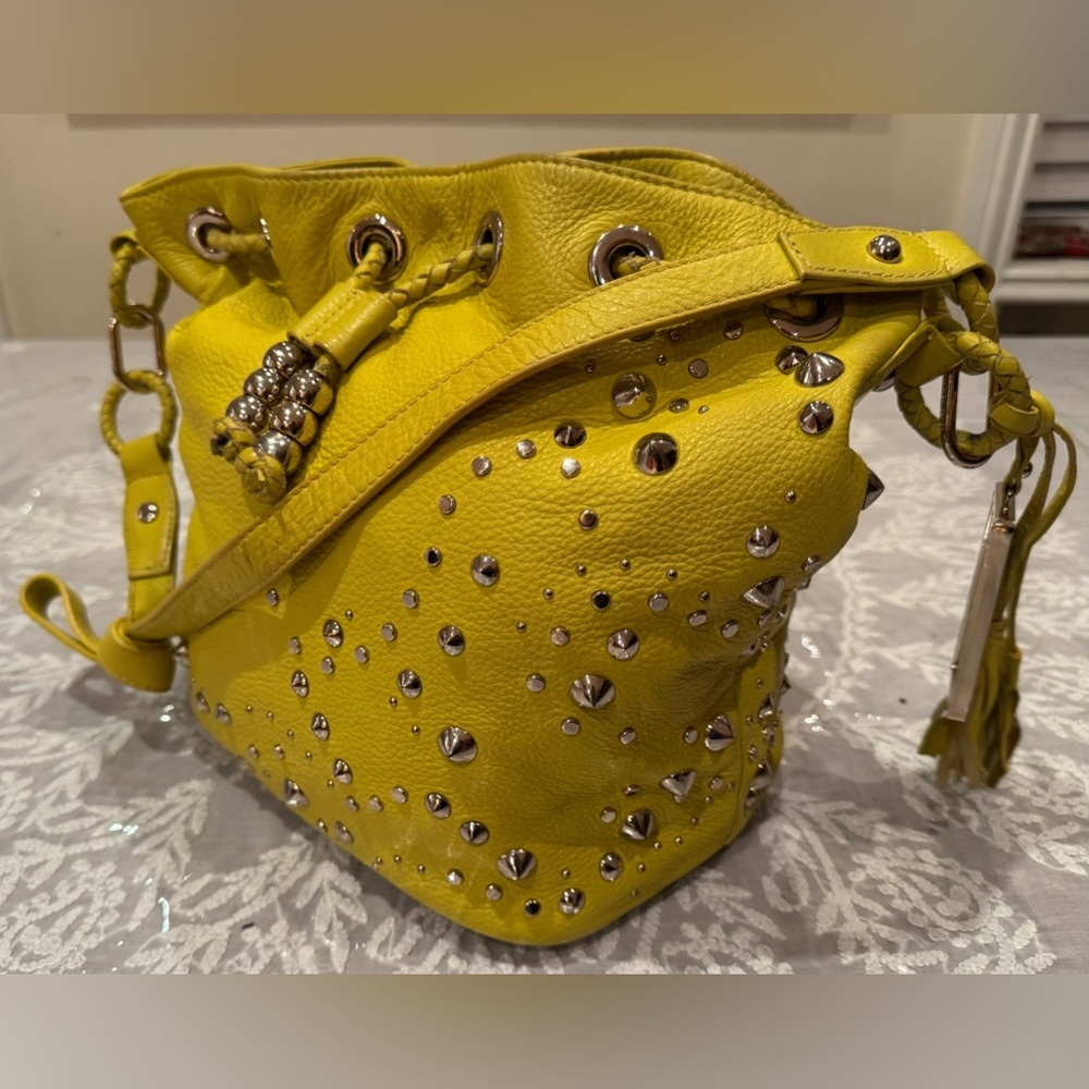 ❤️ LEATHER CHARLES DAVID STUDDED BAG IN ACID YELLOW COLOR - Picture 2 of 16